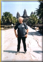 Zweimal ,in den Jahren 2001und 2003 besichtigte ich Angkor Wat.